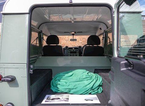 Land Rover Defender 90 Heritage Hard Top 26