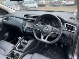 Nissan Qashqai 1.3 Qashqai N-Motion DiG-T 5dr 17