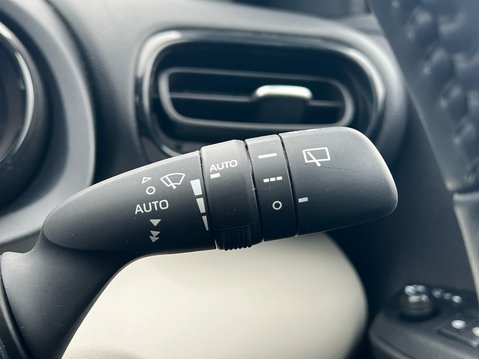 Toyota Yaris EXCEL FHEV 33