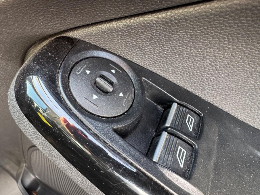 2015 Ford Fiesta — image 17