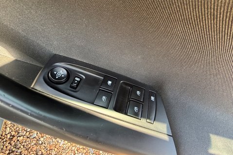 Vauxhall Astra DESIGN S/S.. AUTOMATIC.. 5 SERVICES.. BLUETOOTH.. DAB.. CRUISE CONTROL..A/C 20