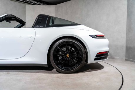 Porsche 911 TARGA 4 PDK. WARRANTY. ADAPTIVE CRUISE CONTROL. HEATED SEATS. HEATED WHEEL. 13