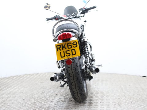 Triumph Bonneville T120 Diamond 11