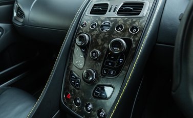 Aston Martin Vanquish S 21