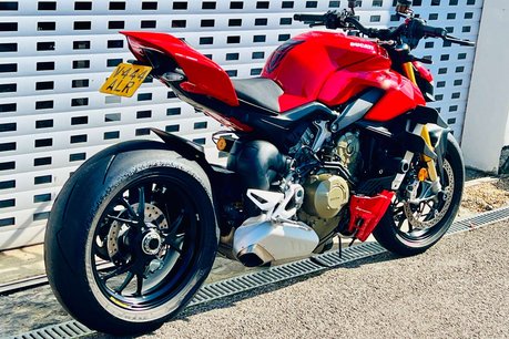 Ducati Streetfighter V4 Streetfighter V4 S 4