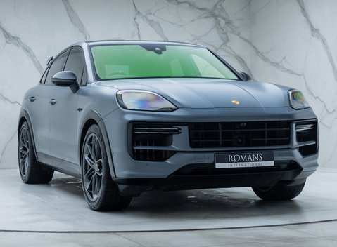 Porsche Cayenne TURBO E-HYBRID Coupe with GT Package 9