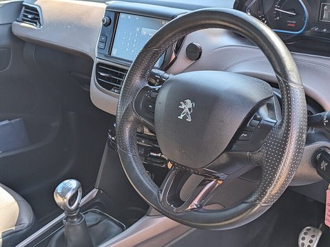 Peugeot 2008 E-HDI FELINE 19