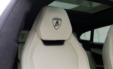 Lamborghini Urus V8 7