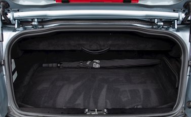 Aston Martin DB11 Volante 29