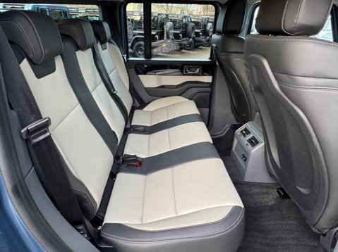 Ineos Grenadier FIELDMASTER EDITION 30