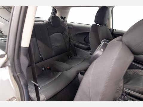 Mini Hatch 2.0 Cooper S Euro 6 (s/s) 3dr 31