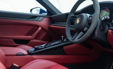 Porsche 911 Carrera GTS (992) 11