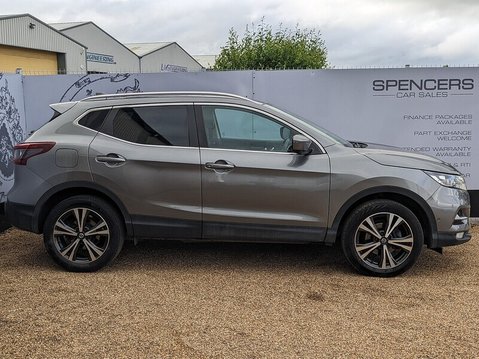 Nissan Qashqai DIG-T N-CONNECTA 10