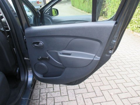 Dacia Sandero 1.0 SCe Essential Euro 6 5dr 38