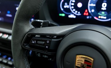 Porsche 911 Carrera GTS (992.2) 32