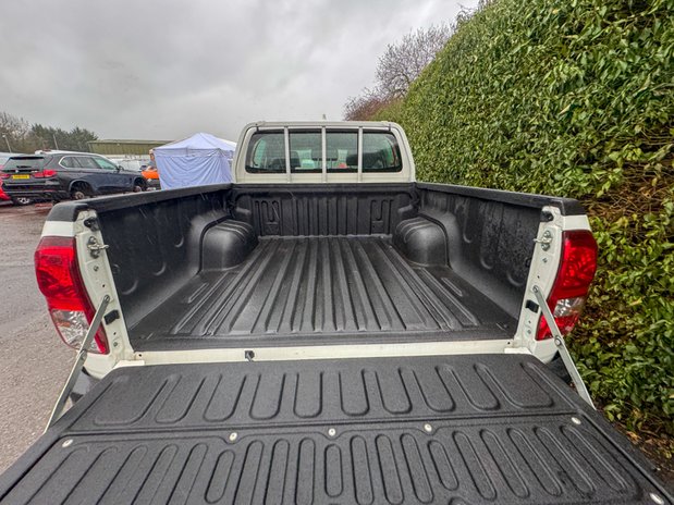 Toyota Hilux Active | 2.4 LT [SOLD MM] Double Cab | Tow Bar | Camera | Air Con | 9