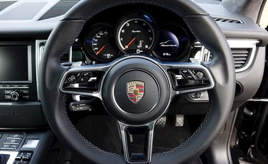 Porsche Macan Turbo 5