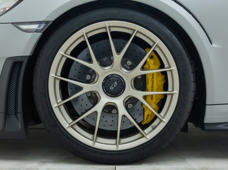 Porsche 911 GT2 RS (991)