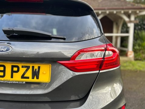 Ford Fiesta TITANIUM 13