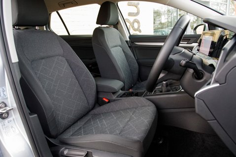 Volkswagen Golf LIFE TSI 30