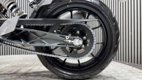 KTM Duke 2016 INCREDIBLY CLEAN LONG MOT ONLY 1K AKRAPOVIC 23