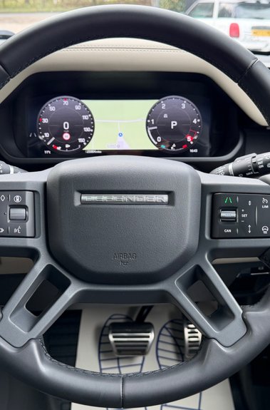 Land Rover Defender 110 X - ONE OWNER - PAN ROOF -COOLED SEATS -ADAPTIVE CRUISE -BLIND SPOT ASSIST 
