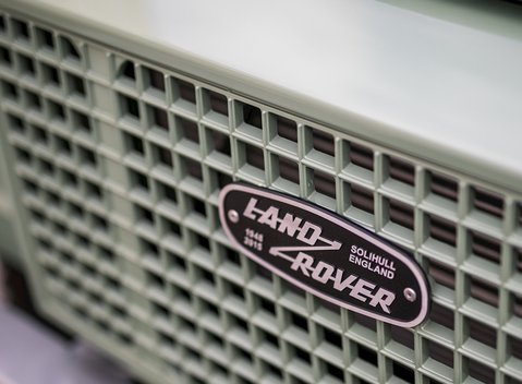 Land Rover Defender 110 Heritage 28