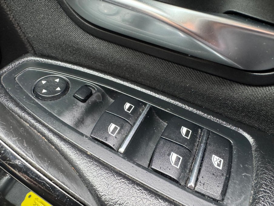 2018 BMW 3 Series — image 31