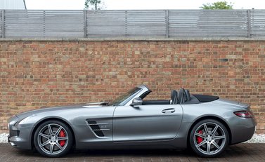 Mercedes-Benz SLS AMG Roadster 2