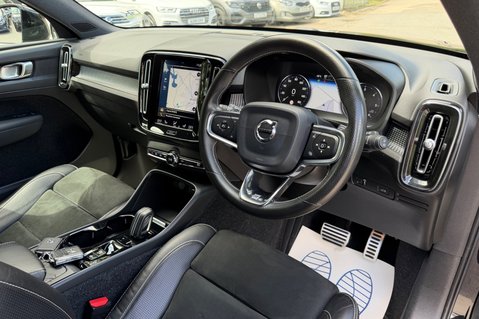 Volvo XC40 D4 R-DESIGN PRO AWD 29