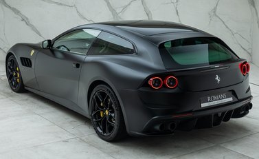 Ferrari GTC4 Lusso T 12