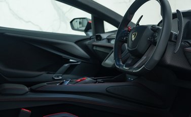 Lamborghini Revuelto 13