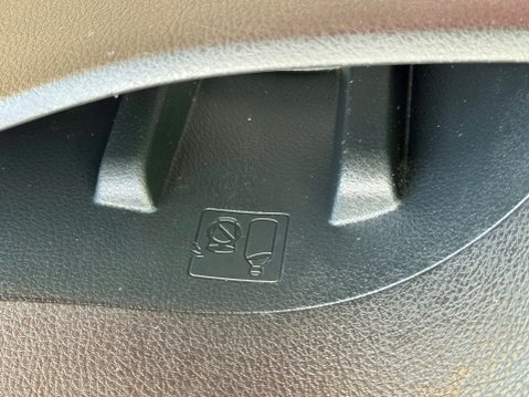 Toyota Yaris VVT-I ICON 19