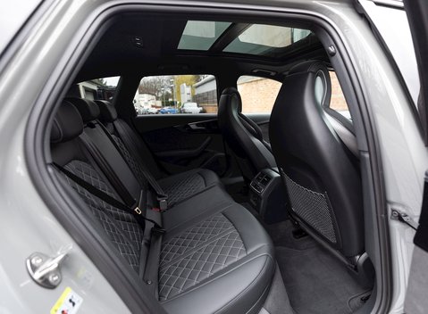 Audi S4 Avant Black Edition 16