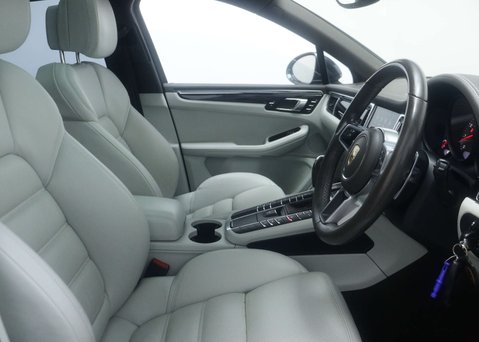 Porsche Macan 3.0 Macan S Semi-Auto 4WD 5dr 52