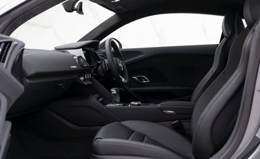 Audi R8 V10 Performance Carbon Black 11