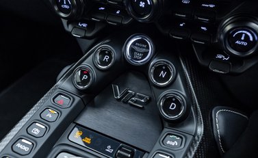 Aston Martin V12 Vantage 19