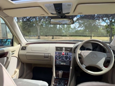 Mercedes-Benz C Class 2.0 C200 Elegance Auto 4dr 7