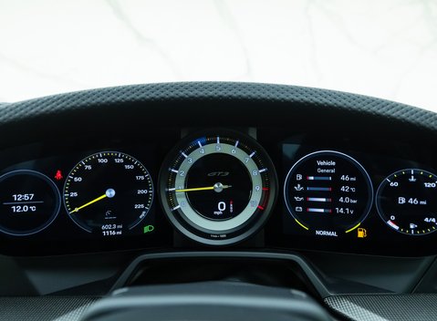 Porsche 911 GT3 Touring (992) 17