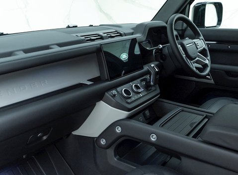 Land Rover Defender 110 D300 Hard Top X-Dynamic HSE 12