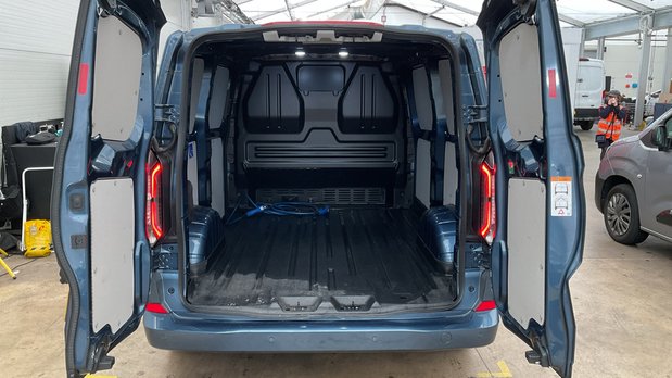 Ford E-Transit Custom 65KWH AUTO SWB L1H1 Low Roof Limited Air Con 218ps Alloys Sensors Cam EURO 5