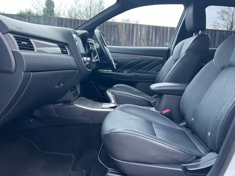 Mitsubishi Outlander PHEV DYNAMIC 3