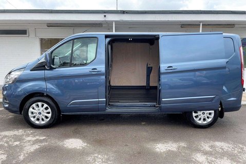 Ford Transit Custom 300 L2 170 ps Limited Panel Van - Power Invertor 8
