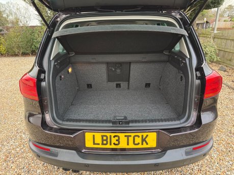 Volkswagen Tiguan 2.0 TDI BlueMotion Tech SE DSG 4WD Euro 5 (s/s) 5dr 21