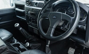 Land Rover Defender 90 XS 8