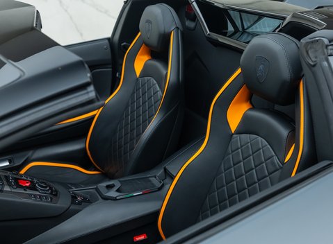 Lamborghini Aventador S LP 740-4 ROADSTER 31