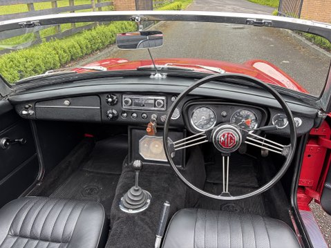 MG B ROADSTER 16