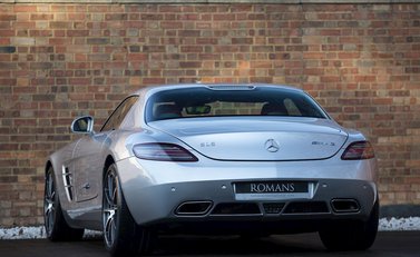 Mercedes-Benz SLS AMG 10