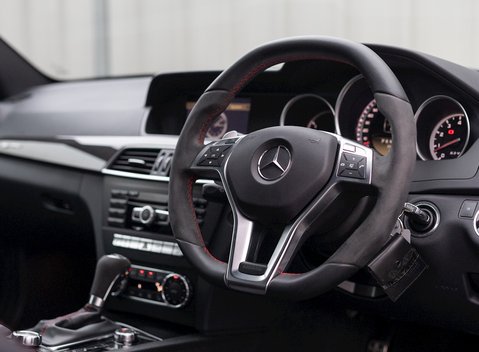 Mercedes-Benz C63 AMG Black Series 11