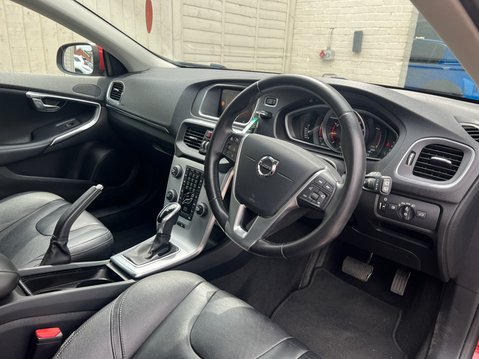 Volvo V40 1.5 T3 GPF Inscription Hatchback 5dr Petrol Auto Euro 6 (s/s) (152 ps) 10